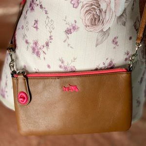 💓💓Neon pink coach crossbody purse 💓💓